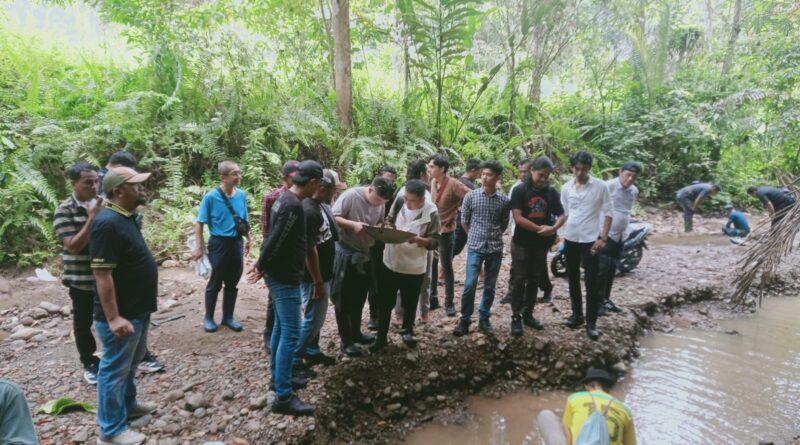 Polisi Dampingi Investor Ambil Sampel di Wilayah Konsesi yang Ditolak Warga, Furqan: “Bentuk Penghianatan Polri Terhadap Masyarakat”